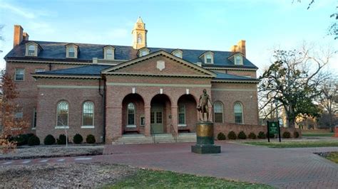 THE 10 CLOSEST Hotels to William & Mary .